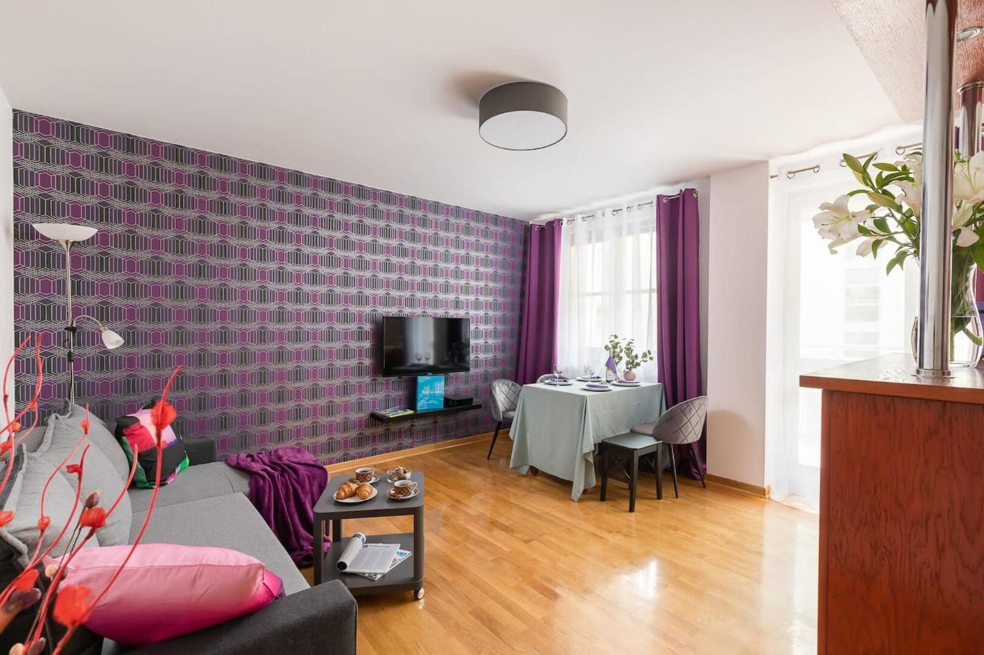 Elektoralna 12A - Colorful Apartment With Balcony By Noclegi Renters Varsovie Extérieur photo